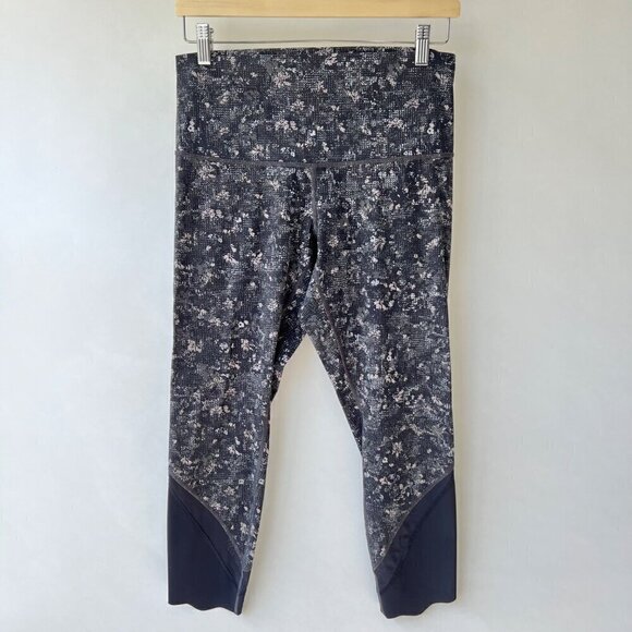 Lululemon Printed Highrise scallop hems crop leggings B100 - Picture 2 of 7